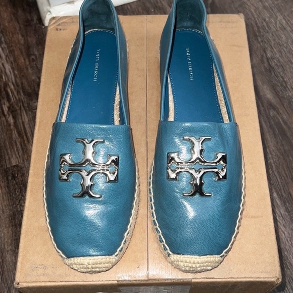 NWOT Tory Burch Teal Espadrilles with Silver Logo - Picture 4 of 4
